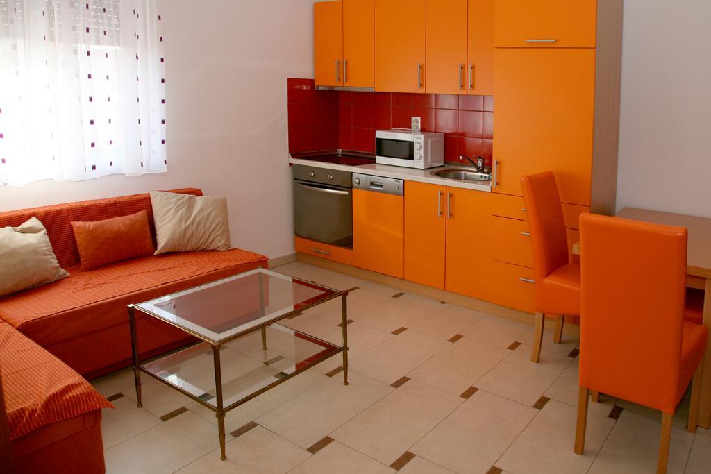 Vila In Lavanda Fazana Exterior photo