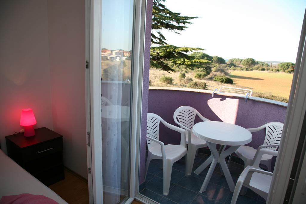 Vila In Lavanda Fazana Exterior photo